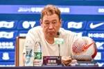 斯卢茨基：在我眼里没有什么国籍之分，谁的状态好谁就首发
